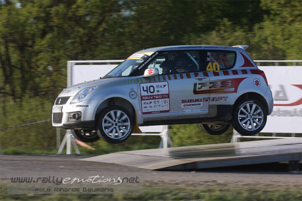 Suzuki Swift Jumping